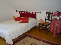 Chambre à lit de couple